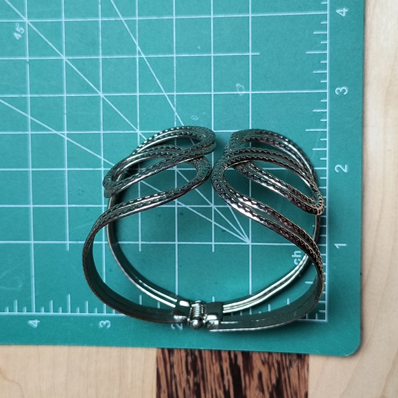 Open Cuff Bracelet Silver Tone - Picture 10 of 12